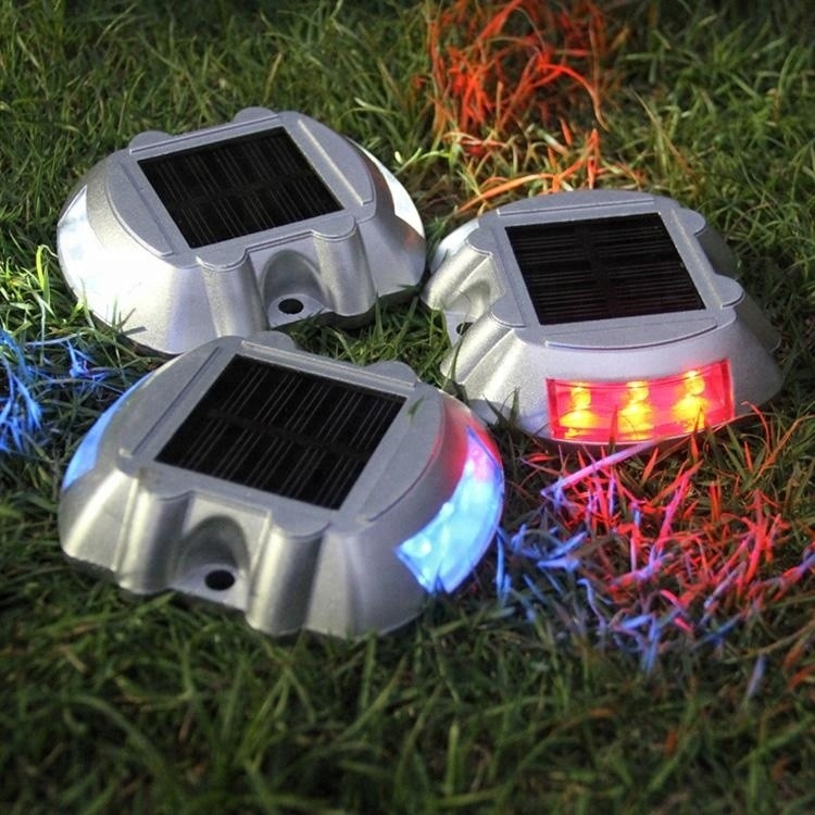 Ni MH de batterie a actionné le goujon solaire de route allume IP67 imperméable pour extérieur