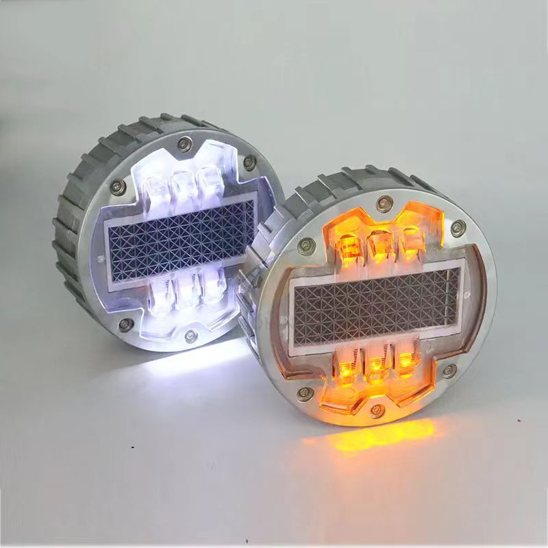 143 goujons solaires solides imperméables de route de la taille IP68 la fonte d'aluminium 1200mah pour extérieur