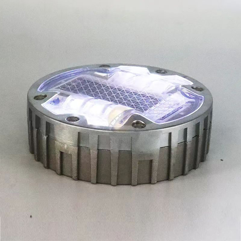 143 goujons solaires solides imperméables de route de la taille IP68 la fonte d'aluminium 1200mah pour extérieur