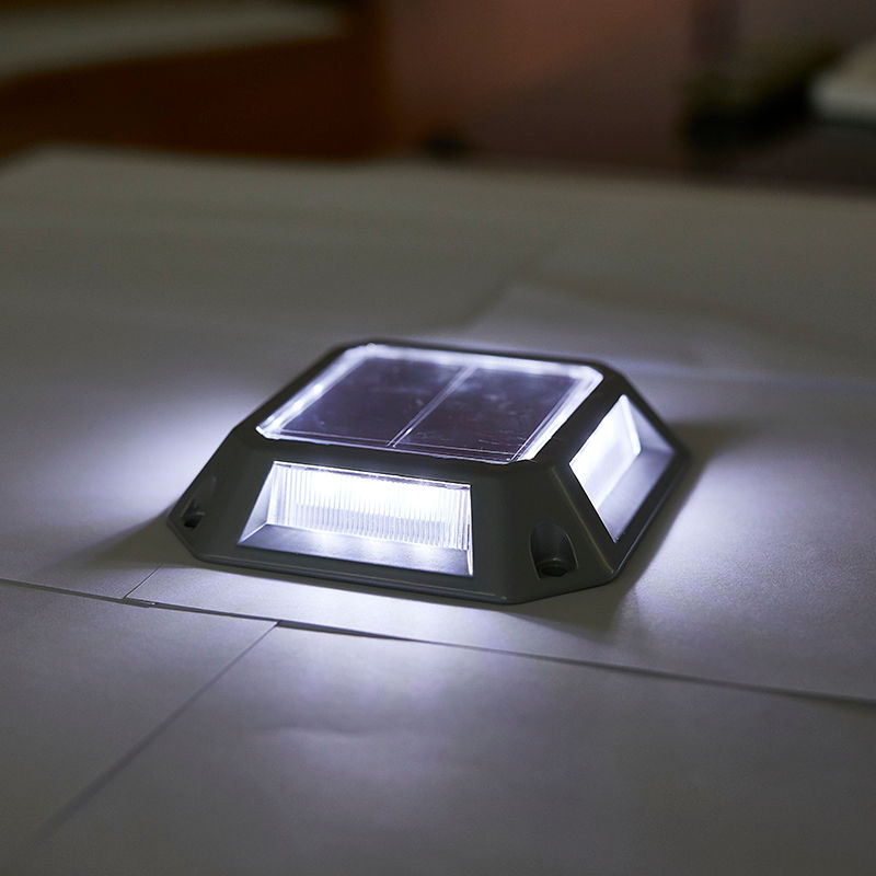 7.1 x 5,3 x 4,3 pouces Porte-lampes solaire à vis d'installation 2 ans de garantie