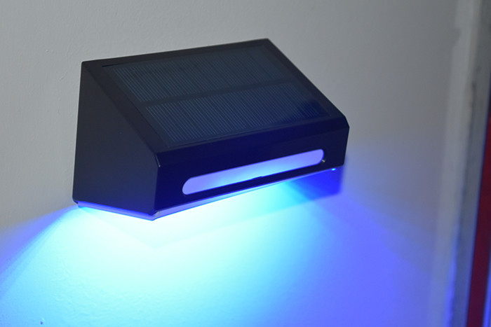 Lumière de mur étanche à l'eau LED éclairage de jardin solaire Lumière de quai solaire