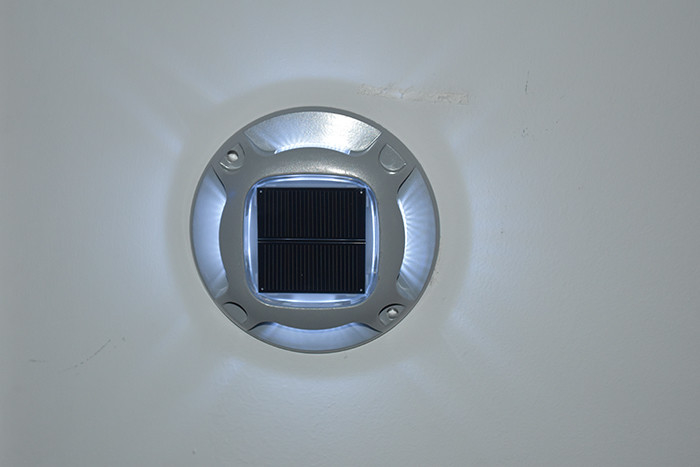 Éclairage d'accès à l'extérieur LED solaire Lumières d'accès au quai Lampes d'avertissement de marche pour les trottoirs, les jardins, les chemins, les cours