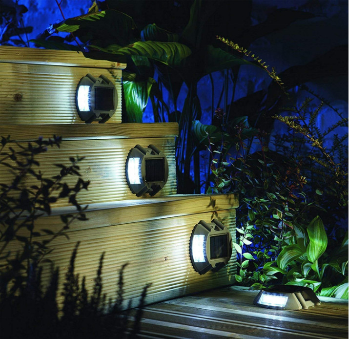 Éclairage solaire de quai LED alimenté par l'énergie solaire 2V Voltage Installation à vis facile pour un éclairage lumineux de quai