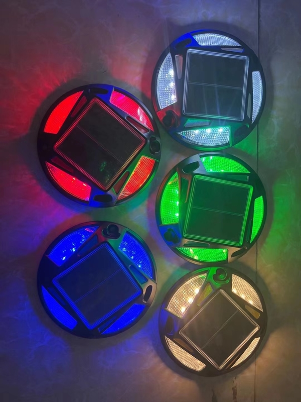 Multicolore extérieur IP65 étanche à l'eau alimenté par l'énergie solaire RGB LED Lumières de jardin Lampes de patio