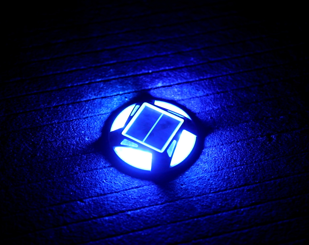 Multicolore extérieur IP65 étanche à l'eau alimenté par l'énergie solaire RGB LED Lumières de jardin Lampes de patio