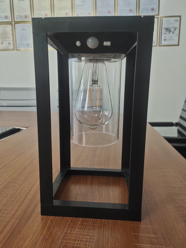 Lumière solaire LED extérieure IP65 étanche à l'eau Lumière solaire de jardin Pour la clôture de la pelouse