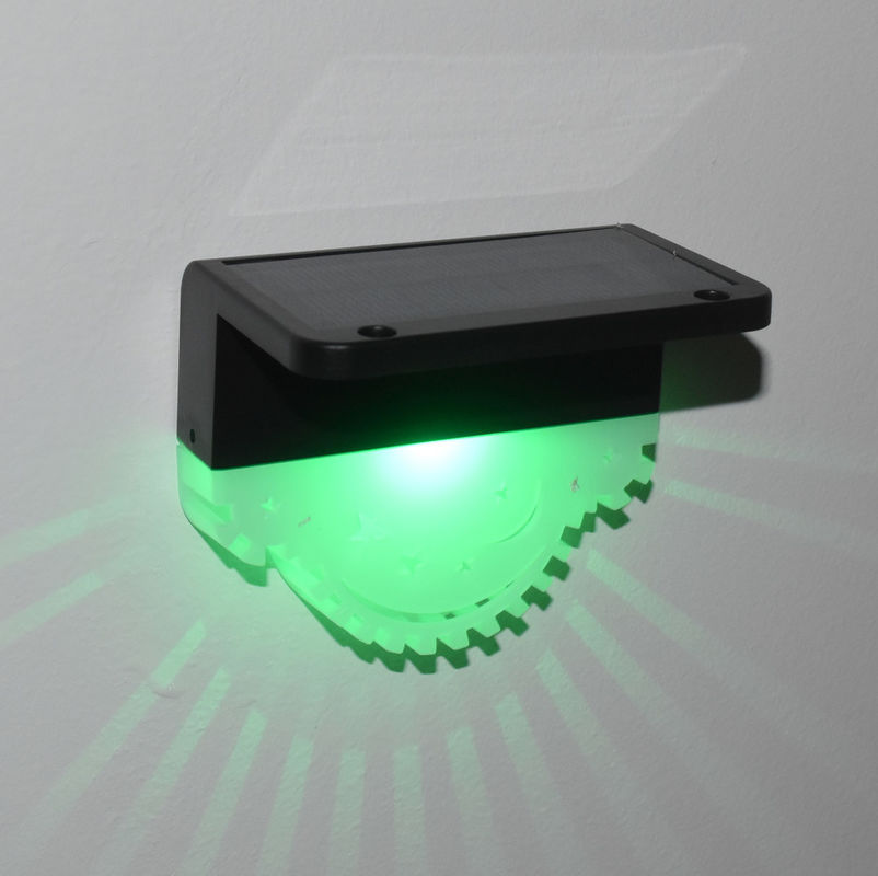 Lumière de clôture de jardin solaire étanche à l'eau extérieure Couleurs multiples