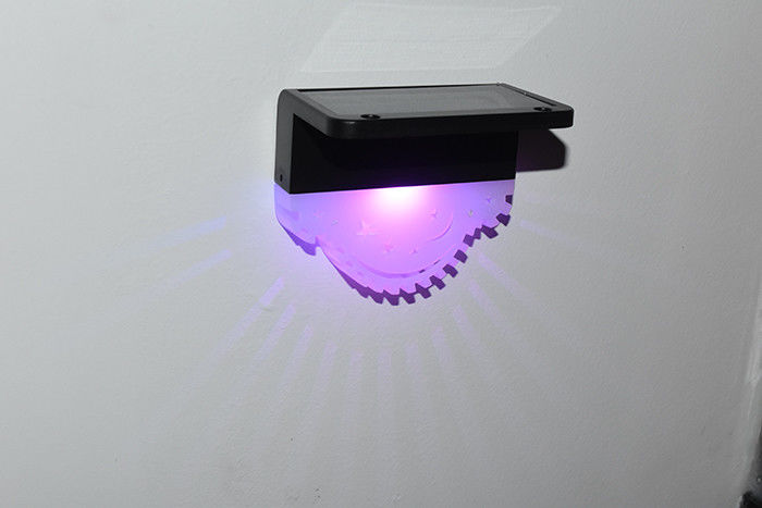 Lumière de clôture de jardin solaire étanche à l'eau extérieure Couleurs multiples