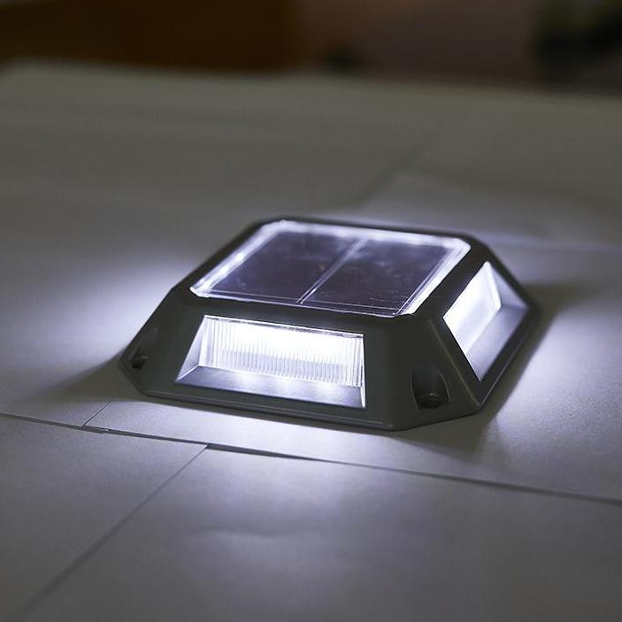 Lumière de quai solaire en aluminium pour installation à vis 20 lumens Lumière 2V Voltage
