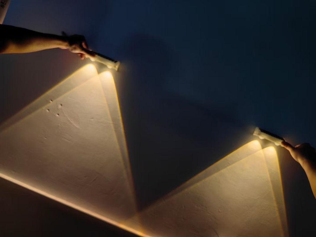 Lumière de clôture solaire extérieure avec couleur claire RGB blanche chaude et luminosité de 20 lumens