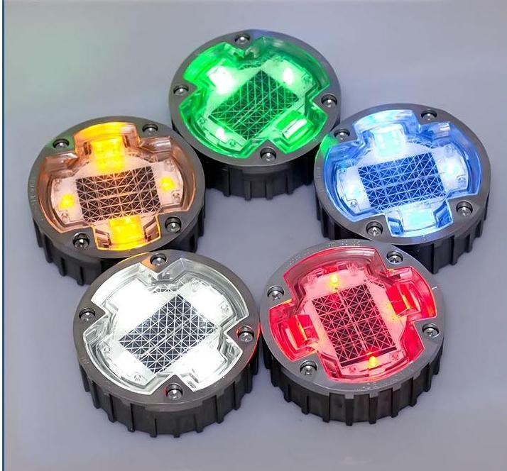 Des étriers LED solaires avec alliage d'aluminium et une visibilité allant jusqu'à 500 m