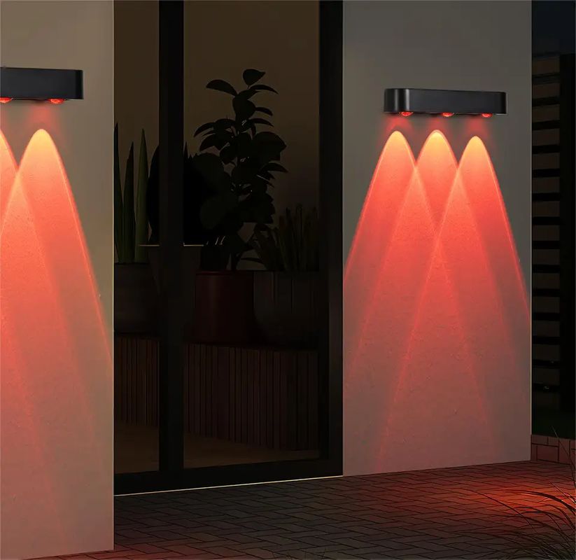 Lumière murale solaire à l'épreuve de l'eau Silicium monocristallin avec lumière LED RGB blanche chaude