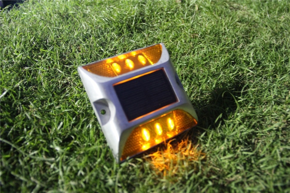 Marqueurs routiers à énergie solaire blancs/jaunes/rouges/boules/verts pour les températures extrêmes