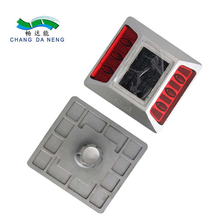 IP68 étanche à l'eau Spike solaire LED réflecteur en aluminium moulé feux de direction routiers avec pieds