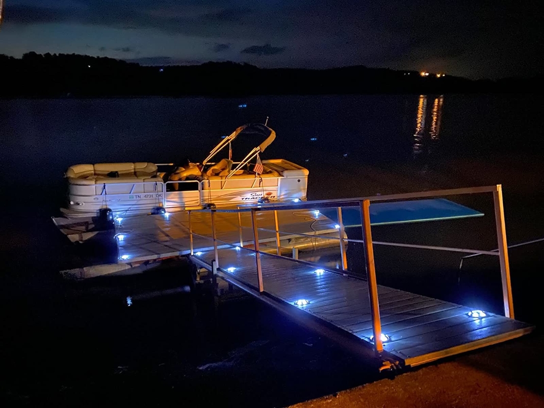 Source lumineuse LED Poteaux routiers à énergie solaire IP68 étanches pour des performances durables