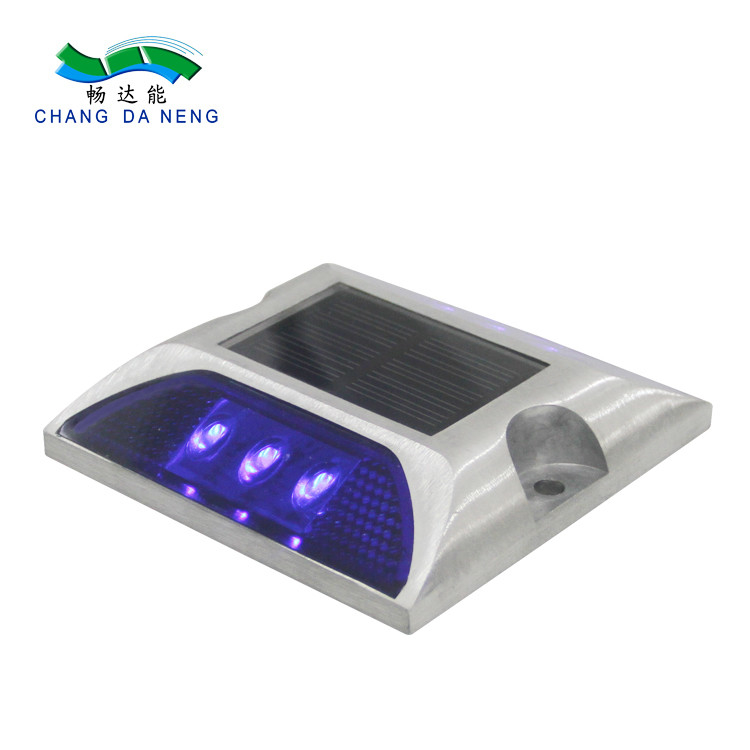 Température de fonctionnement -20°C à 60°C Poteaux solaires pour la route à étanchéité IP67 et longue durée de vie ≥ 30000h