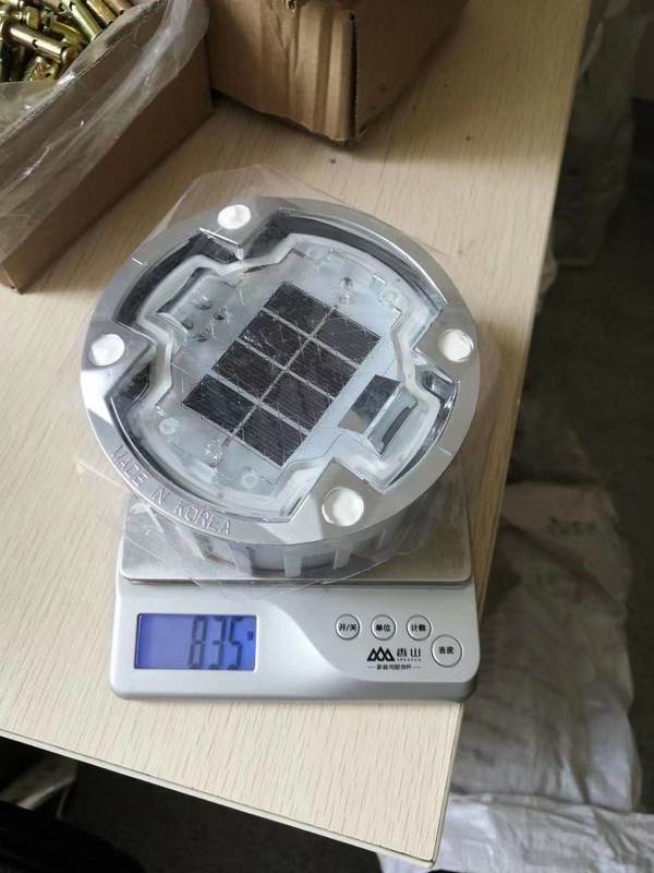 L'alliage d'aluminium est utilisé pour la fabrication de moteurs solaires à roues de 123x48,5 mm avec une résistance à la compression de > 30 T et une distance visuelle de > 500 m.
