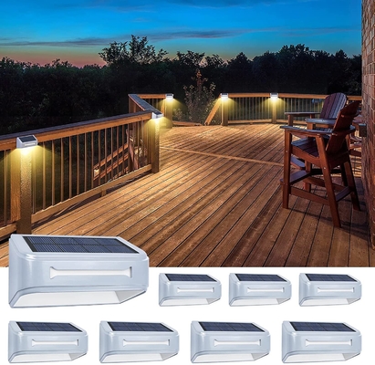 Lumière de clôture de jardin LED à énergie solaire pour éclairage étanche extérieur en blanc chaud/blanc froid/bleu/RGB 1-3 ans de garantie