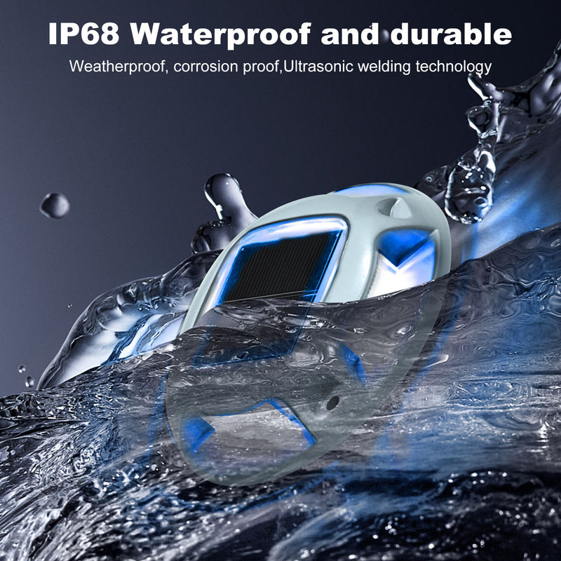 Lumière solaire extérieure avec LED d'alerte à la lumière du jour de 6000K et lumière de pont en aluminium imperméable à l'eau de 110 * 22,5 mm